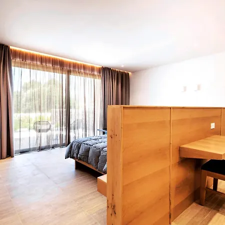 Villa Aethrion & Jenádi