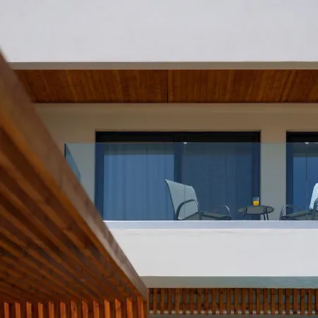 Villa Aethrion & *