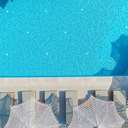 Villa Aethrion & *